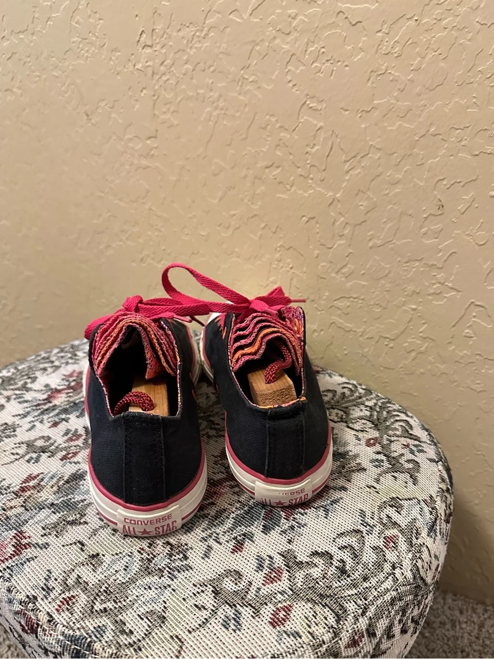 Converse All Star Multi Tongue
Pink/Black Junior Sneakers Size 6 - Picture 8 of 10